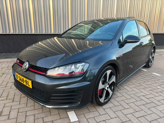 Volkswagen Golf 2.0 TSI (1)